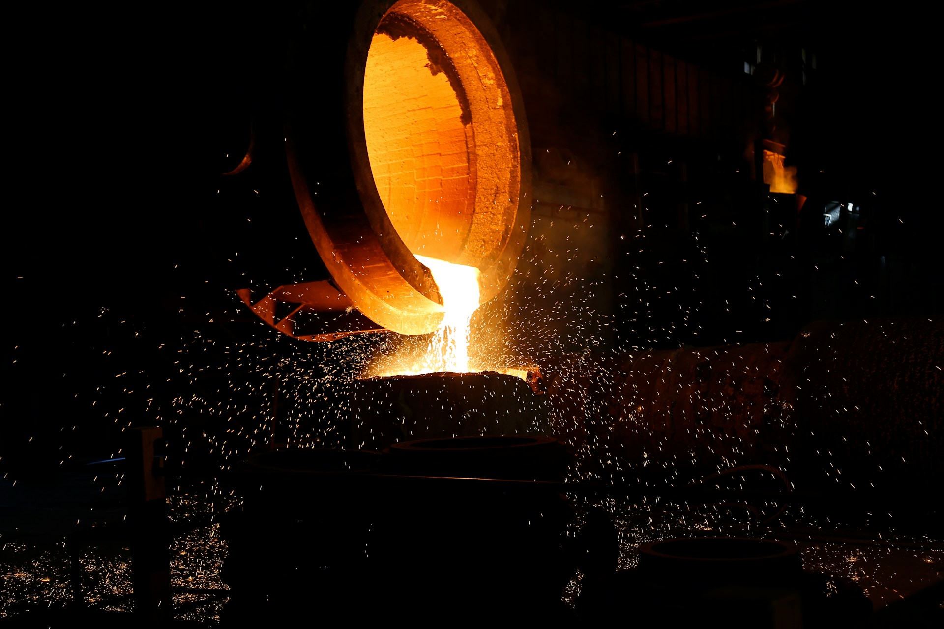 Metallurgical additives for steelmaking